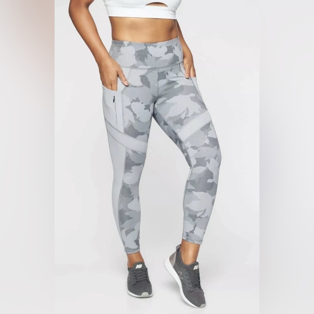 Athleta Gray Camo Yoga 7/8 Leggings Heather Size Medium